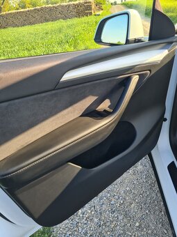 Tesla Model Y - 5