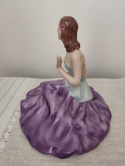 Royal dux žena so sukňou porcelánová soška - 5