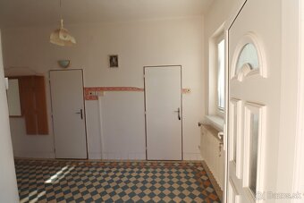 Rodinný dom s veľkým pozemkom v obci Vrakúň - 5