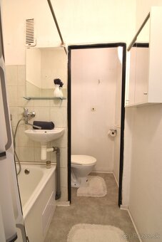 Garsónka s pivnicou v centre mesta Levice - 5