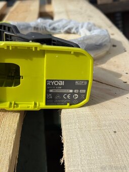 AKU flexibilná upínacia lampa Ryobi - 5