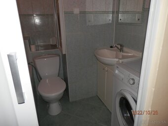 Prenajmem ihneď nezariadený velký 1.-izbový byt v Komárne - 5