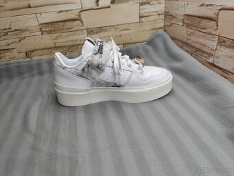 Adidas 38 - dámske kožené biele tenisky - 5