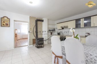 NA PRENÁJOM priestranný 2-izbový rodinný dom v Lábe - 5