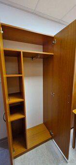 2 dverová skriňa + nočný stolík,stôl,váľanda - 5