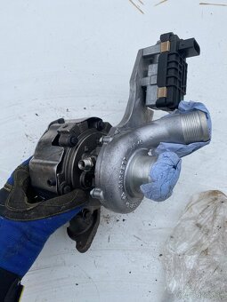 AUDI A8 náhradné diely - motor - vstrekovače atd - 5