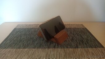 Drevený stojan na mobil - 5