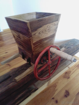 Starožitný mlyn na hrozno - 5