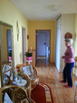 predám prázdny 3i. byt - 5