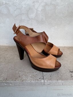 MEGA Balík (10ks) - Značková dámska OBUV, TOPÁNKY, LODIČKY - 5