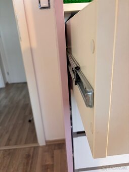 Moderná Ružová Barie vstavaná skriňa - 5
