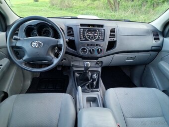 Toyota Hilux 2.5 D-4D 4X4 UZÁVIERKA - 5