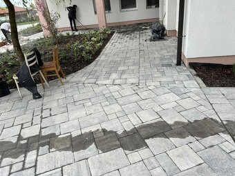 Realizácia zámkovej dlažby a výstavba plotov - 5