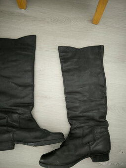 Vysoké kožené čierne čižmy Baťa veľkosť 39 vo vnútri kožušin - 5