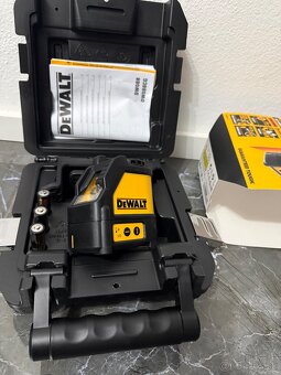 DEWALT Alkalický Krížový samonivelačný laser - červený - 5
