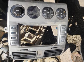 Motor Kia Carnival - 5