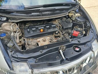 Predám hondu civic 1.8 benzin 103kw - 5