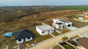 4 - izbová novostavba rodinného domu v obci Zvončín, na pred - 5