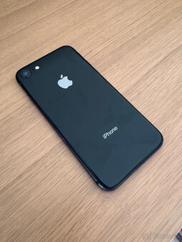 iPhone 8 64GB čierny, nabíjačka - 5