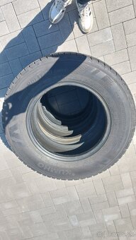 Zimné pneumatiky Kumho 215/70 R15C – 5-6 mm dezén – 15 €/ks - 5