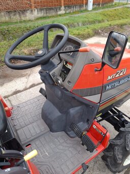 Mitsubishi MT221 - 5