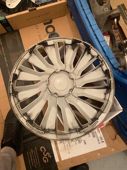 Puklice na kolesa 14" 15" 16" v perfektnom stave - 5