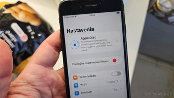 Apple iPhone SE 2020 - 5