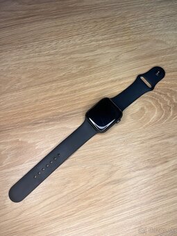 Apple watch SE (1. generácia) 44 mm - 5