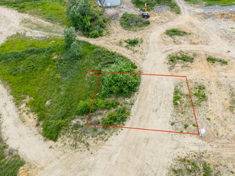 Na predaj pozemok s projektom a stavebným povolením v obci V - 5