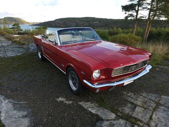 Ford Mustang Cabriolet z roku 1966 - 5