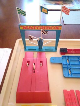 MATCHBOX by lesney-spustacia pretekarska dráha - 5