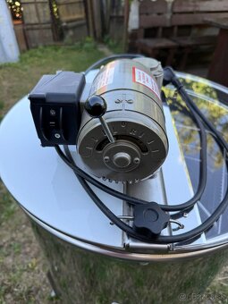 Včely , medomet elektrický, 4 rámikový - 5