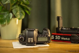 Canon 5D Mark II + grip + 2x batéria (super stav) - 5