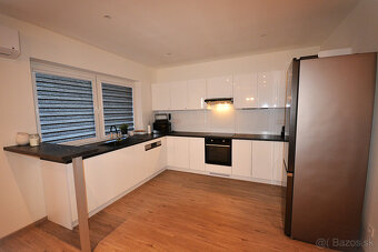 Moderný 4-izbový bungalov na prenájom – novostavba v tichej  - 5