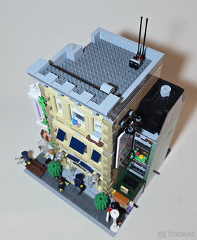 10278 LEGO Police Station - 5