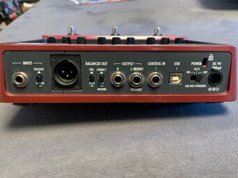 Predám multi efekt ZOOM B3 bass - 5