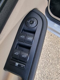 Ford Focus C-Max 2.0TDCi Ghia 136k MT6 za 3.300 € - 5