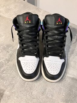 Air jordan 1 mid - 5