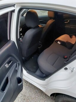 Kia Rio Sedan - 5