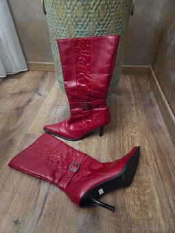 Červené dámske zimné čižmy na podpätku č. 39 - 5