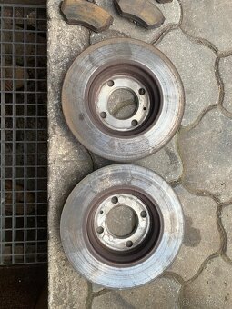 Predám predné brzdové kotúče s platničkami - 5