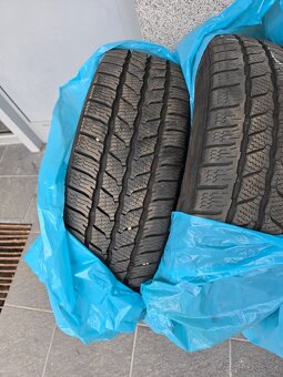 Predám zimné pneumatiky 215 /60/R17 - 5