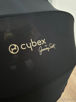 Cybex Aton Q JS by Jeremy Scott - 5