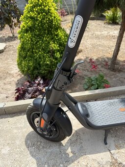 Ninebot kickscooter F2 by Segway - 5
