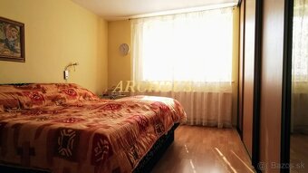 POSCHODOVÝ ROD.DOM, VARICHOVSKÁ UL., TREBIŠOV 2 BYTY - 5