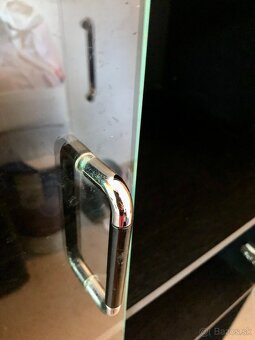 Vitrínová skriňa – darujem ZA ODVOZ - STUPAVA - 5