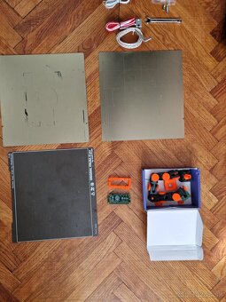 PRUSA MK3S+  (s filamentami) - 5