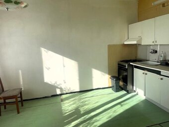 TOP LOKALITA - veľký 1i byt na Malinovského ul. v Brezne - 5