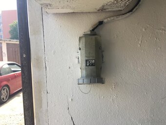 Garáž s extra priestorom, elektrinou a pozemkom - 5
