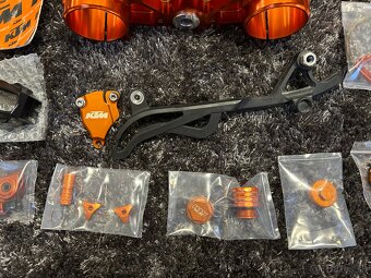 Ktm exc/ sx cnc diely, chrániče, six days, powerparts - 5